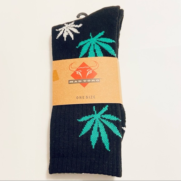 Weed Leaf Socks Green or Pink Leaf - Picture 6 of 7